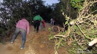 Nama Gunung Puntang di Banjaran, Bandung, mungkin belum terlalu populer. Namun dari puncaknya, bernama Mega, tampak jelas keindahan alam Bandung (Adhan/detikTravel)