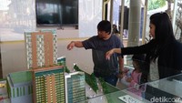 Fasilitas yang tersedia di Trans Park Juanda Bekasi yakni kolam renang, private waterboom, snow city, arena jogging, dan juga lahan terbuka di middle zone tiap towernya.