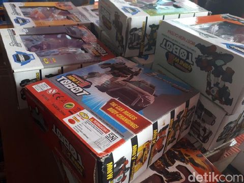 Mainan impor berlabel SNI di Pasar Gembrong