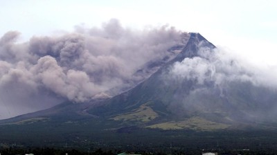Penampakan Erupsi Gunung Mayon di Filipina dan Warga yang Mengungsi