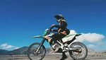 Bukan Cuma Jokowi, Artis Cantik ini Juga Bikers