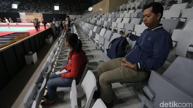 Jarak Antarkursi di Tribune Istora Terlalu Sempit, Ini Alasannya Jarak Antarkursi di Tribune Istora Terlalu Sempit, Ini Alasannya
