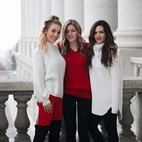 Bahkan, saat Jessica berfoto bersama anaknya, banyak yang mengira bahwa mereka adalah kakak beradik. (Foto: Instagram)