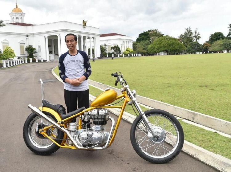 Ala Biker, Begini Gaya Jokowi Naik Motor