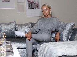 Elle Darby, Selebgram Seksi yang Mau Gratisan di Hotel Mewah