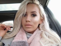 Elle Darby, Selebgram Seksi yang Mau Gratisan di Hotel Mewah