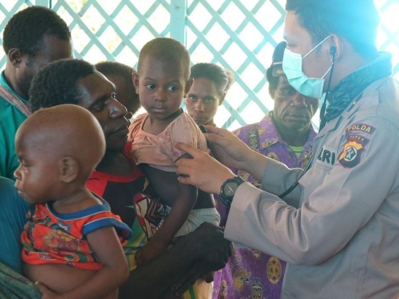 427 Warga Asmat Didiagnosis Campak, Polri-Polda Papua Beri Pengobatan 427 Warga Asmat Didiagnosis Campak, Polri-Polda Papua Beri Pengobatan