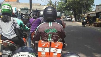 Rela demi memenuhi orderan customer. (Foto: Instagram/dramaojol.id)