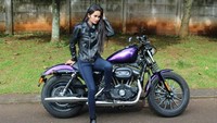 Ada juga Febby Marcellia yang pernah juga berpose dengan motor gedenya. Foto: Instagram Febby Marcellia