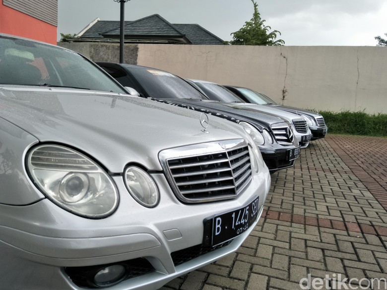 Mercy bekas taksi Silver Bird. Foto: Ruly Kurniawan Mercy bekas taksi Silver Bird. Foto: Ruly Kurniawan