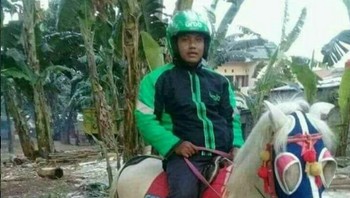 Naik kuda aja ya kita neng. (Foto: Instagram/dramaojol.id)