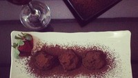 Ini dia chocolate truffles buatan Ariel Tatum. Ia sangat bangga membuat ini dalam waktu setengah jam. Foto: Instagram @arieltatum