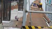 Halte Kuningan Timur direlokasi ke sisi utara dari lokasi saat ini.