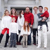 Sementara kebanyakan wanita akan memiliki lapisan lemak di perut mereka setelah melahirkan beberapa kali, tubuh Jessica sangat awet muda. (Foto: Instagram)