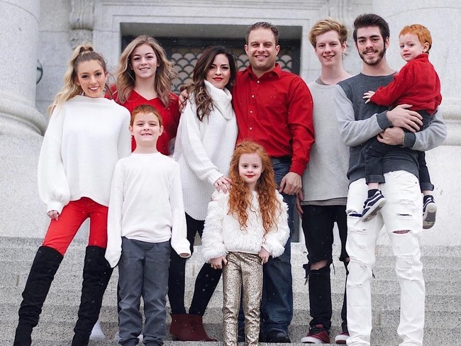 Sementara kebanyakan wanita akan memiliki lapisan lemak di perut mereka setelah melahirkan beberapa kali, tubuh Jessica sangat awet muda. (Foto: Instagram)