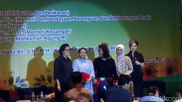 Menkeu Sri Mulyani, Menlu Retno Marsudi, dan Menteri Kelautan dan Perikanan Susi PudjiastutiP 