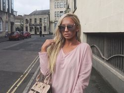 Elle Darby, Selebgram Seksi yang Mau Gratisan di Hotel Mewah