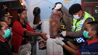 Aparat gabungan menggerebek sebuah rumah tempat jagal anjing di Desa Rancamayar, Kecamatan Baleendah, Kabupaten Bandung, Jawa Barat.