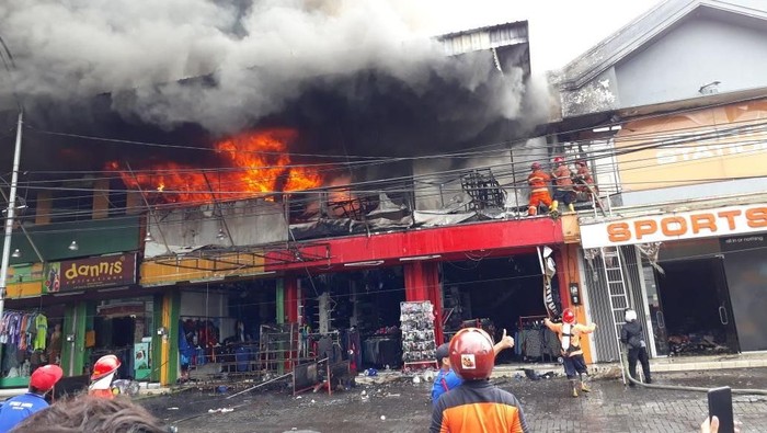 Toko Boneka  dan Aksesori Olah Raga di  Malang  Ludes Terbakar