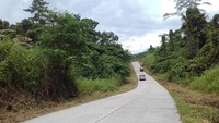 Mulusnya jalan Trans Papua di Papua Barat ruas Sorong Klamono batas Kabupaten Sorong Selatan. Foto: Pool/BP Jalan Nasional XVII Papua Barat.