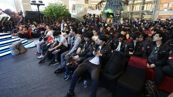 Kedelapan tim ini bertanding dalam game Dota 2, game MOBA (Multiplayer Online Battle Arena) PC yang paling populer di Indonesia. (Foto: detikINET/Muhammad Alif Goenawan)