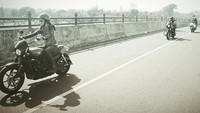 Prisia Nasution juga ternyata penggemar sepeda motor custom. Foto: Instagram Prisia Nasution