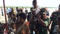 Danrem 174/ATW ini mengatakan bahwa selama satu bulan, para personel Tim Kesehatan Gabungan Satgas akan fokus terhadap penanganan campak dan apabila satu bulan sudah bisa teratasi akan bergeser ke tempat lain. Foto: dok. Puspen TNI