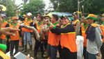 Foto: Tanpa Perlawanan, Ini Ular Sanca yang Ditangkap Pasukan Oranye