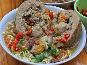 Dingin-dingin Begini Enaknya Ngebakso di 5 Tempat Ini
