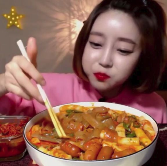 Mukbang, makan banyak tapi nggak gendut
