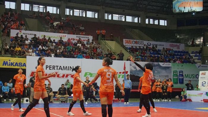 Putri Jakarta BNI Taplus menangi laga perdana Proliga 2018 seri Jogja (Novitasari Dewi Salusi/detikSport) Putri Jakarta BNI Taplus menangi laga perdana Proliga 2018 seri Jogja (Novitasari Dewi Salusi/detikSport)