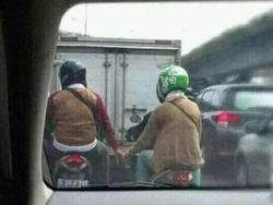 Deretan Kejadian Lucu Para Driver Ojek Online