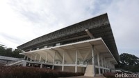 Istora Senayan direnovasi besar-besaran demi kepentingan Asian Games 2018.