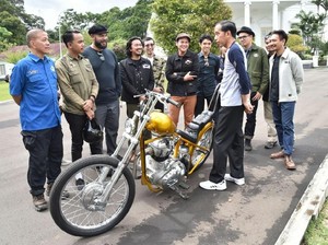 Cinta pada Pandangan Pertama Jokowi ke Motor Chopper Emas