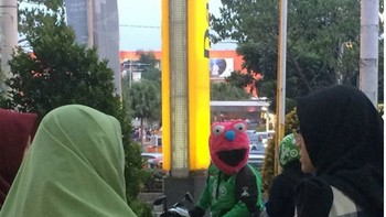 Lucu, ada abang ojek elmo. (Foto: Instagram/dramaojol.id)