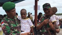 Banyak anak-anak di Asmat yang mengalami gizi buruk atau campak. Foto: dok. Puspen TNI