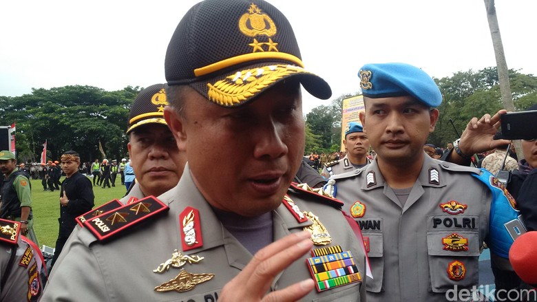 Polda Jabar: Berdasar Pemeriksaan Saksi yang Dibakar Itu Bendera HTI Polda Jabar: Berdasar Pemeriksaan Saksi yang Dibakar Itu Bendera HTI