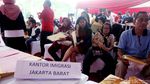 2.000 Warga Antre Bikin Paspor di Monas