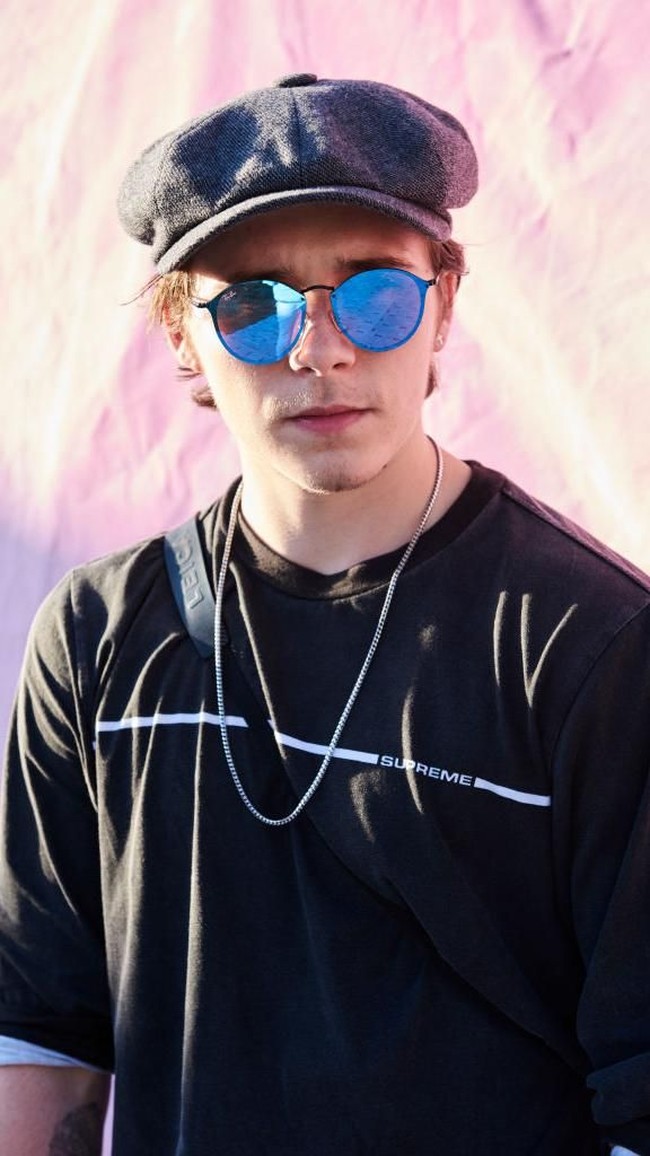 Makin ganteng dengan kacamata. Setuju nggak? (Foto: Getty Images)