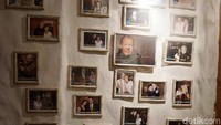 Memasuki ruang restoran Folk Gospoda, di bagian foyer di salah satu sisi tembok tergantung foto-foto keluarga pemilik restoran. Konon dulunya berupa gudang dan direnovasi menjadi restoran tahun 2004. Suasana hangat langsung terasa seperti masuk ke rumah.Foto: detikfood