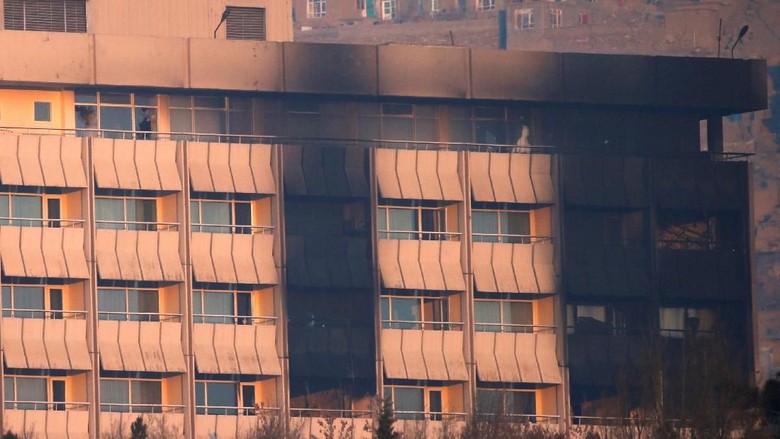 Penyerangan di Hotel Mewah Afghanistan Tewaskan 18 Orang Penyerangan di Hotel Mewah Afghanistan Tewaskan 18 Orang