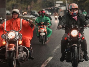 Cerita Kevin Julio Niat Bertemu Jokowi Pakai Moge Meski Hujan