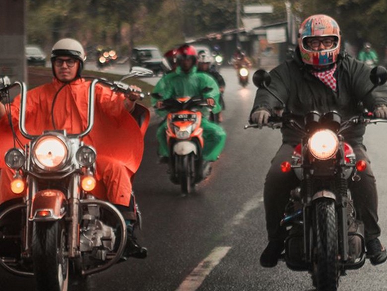 Cerita Kevin Julio Niat Bertemu Jokowi Pakai Moge Meski Hujan Cerita Kevin Julio Niat Bertemu Jokowi Pakai Moge Meski Hujan