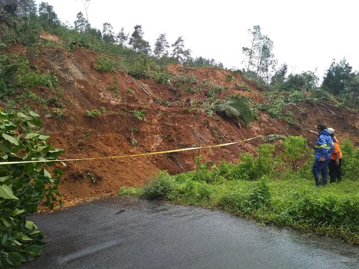 Longsor di Trenggalek Ancam Pasokan BBM Satu Kecamatan