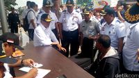 Menhub Tegur Sopir Truk yang Kelebihan Muatan di Tol Cikampek