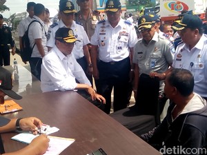 Menhub Kaji Usulan Ban Truk Kempis Jika Bawa Muatan Berlebih