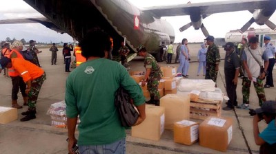 Pesawat Hercules TNI Angkut Bantuan Kemanusiaan untuk Warga Asmat