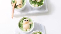 Ini bukan boneka Baymax yang dimasukan ke dalam matcha, ya. Bentomonsters menulis kalau ini adalah Baymax matcha pudding. Wah lucunya! Foto: Instagram @bentomonsters