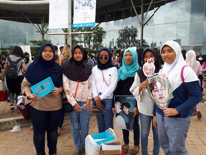 Dari Bali hingga Kalimantan Rela ke Jakarta Demi Wanna One Dari Bali hingga Kalimantan Rela ke Jakarta Demi Wanna One