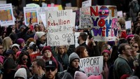 Ini penampakan pendemo yang ikut Womens March di Chicago.